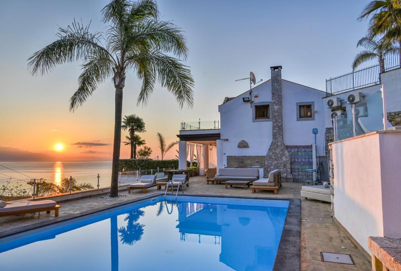 Luxury Taorum Villa With Spectacular Sea Views In Taormina Kültér fotó